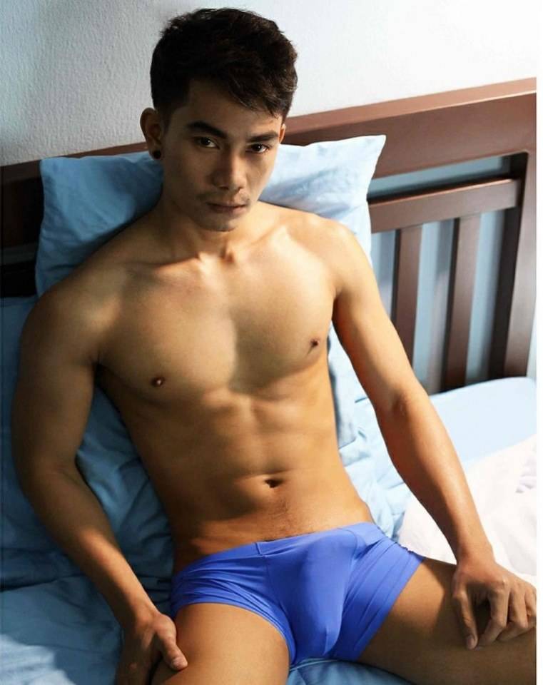หนุ่มหล่อขึ้นปก 137