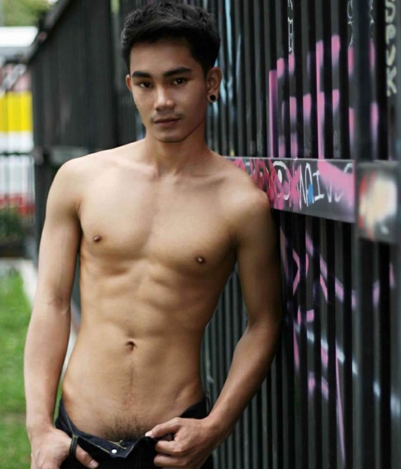 หนุ่มหล่อขึ้นปก 137
