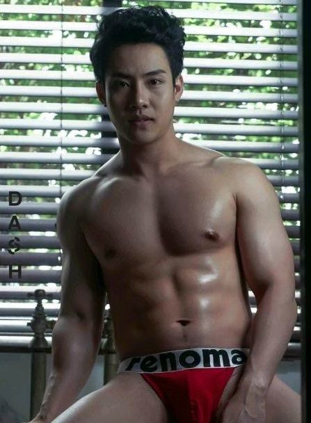 หนุ่มหล่อขึ้นปก 138