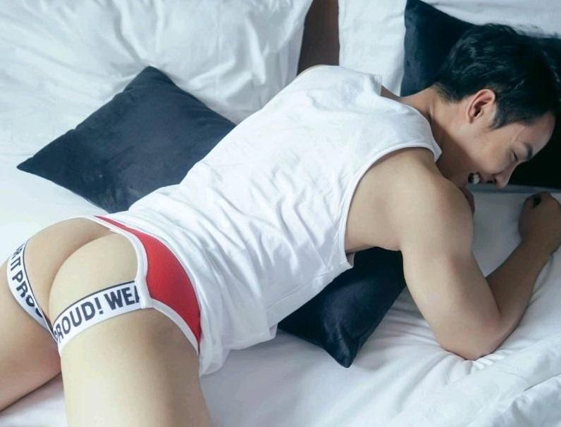 หนุ่มหล่อขึ้นปก 138