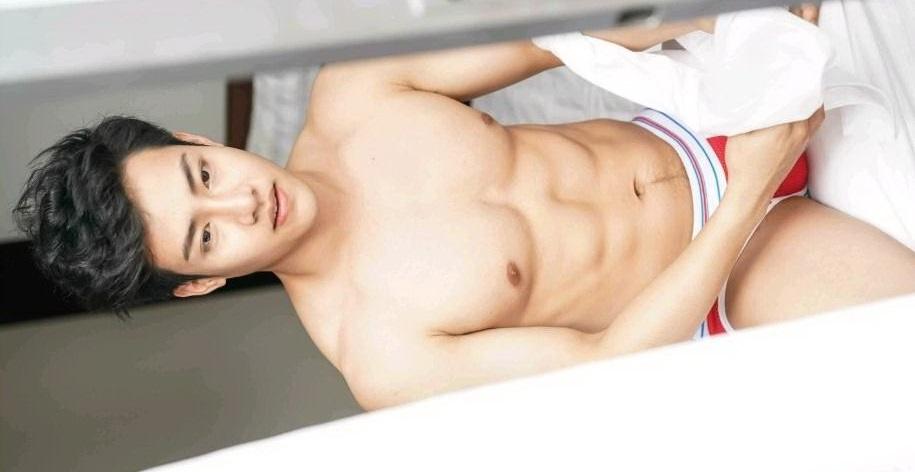 หนุ่มหล่อขึ้นปก 138