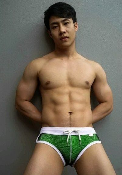 หนุ่มหล่อขึ้นปก 138