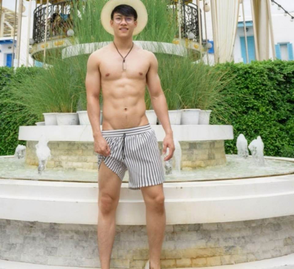 หนุ่มหล่อขึ้นปก 139
