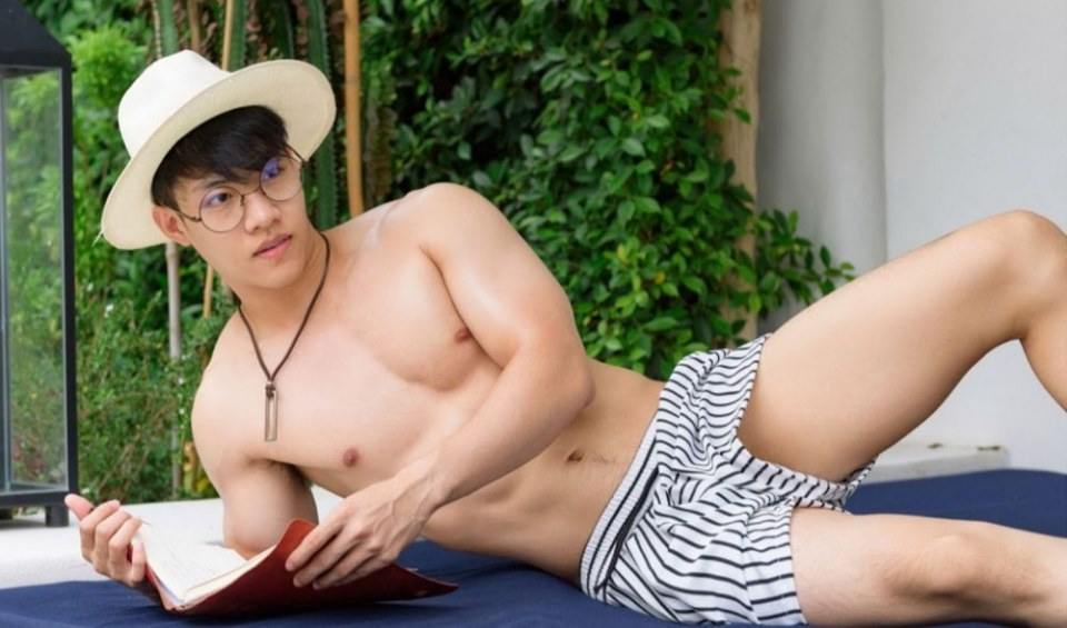 หนุ่มหล่อขึ้นปก 139