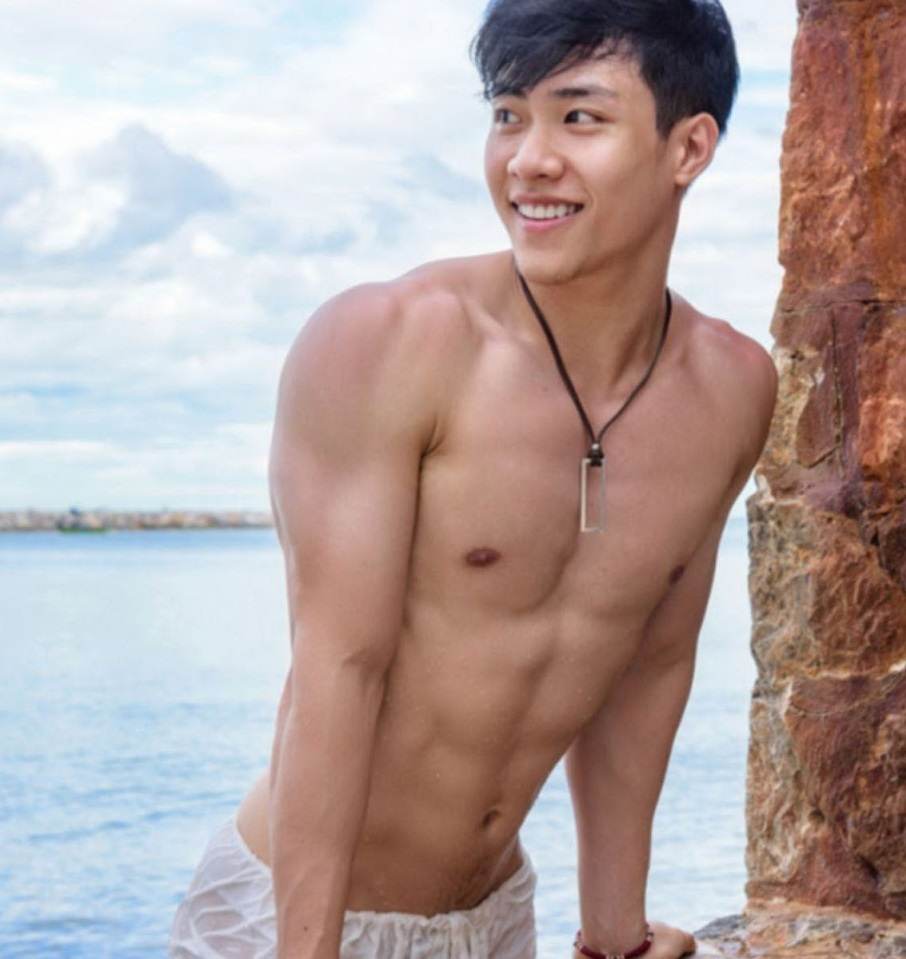 หนุ่มหล่อขึ้นปก 139
