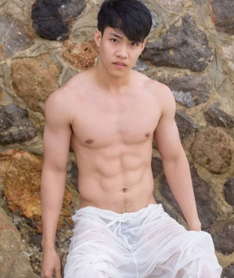 หนุ่มหล่อขึ้นปก 139