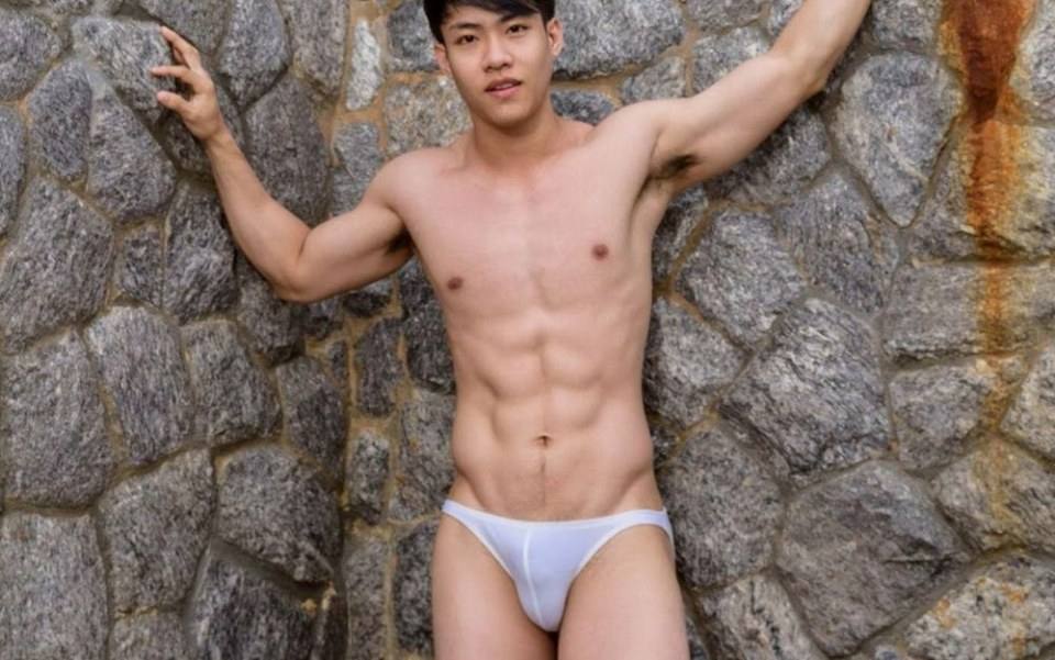 หนุ่มหล่อขึ้นปก 139