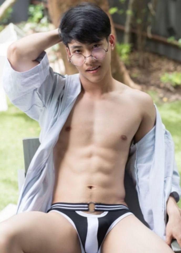 หนุ่มหล่อขึ้นปก 140