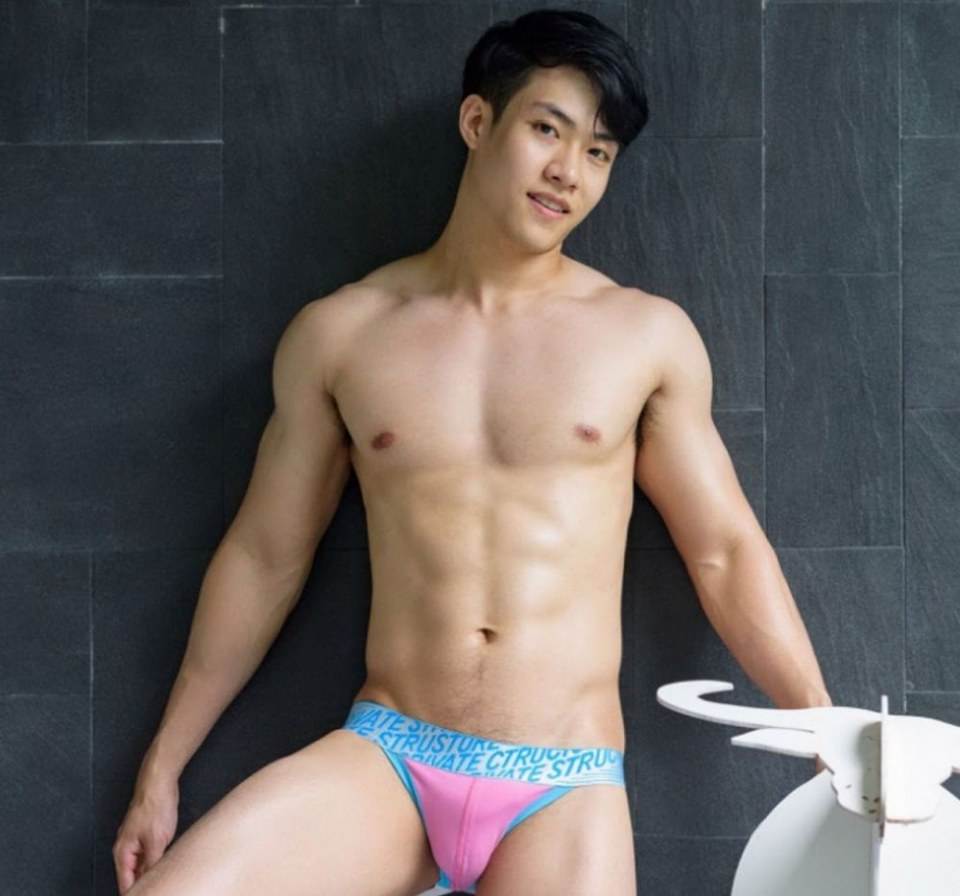 หนุ่มหล่อขึ้นปก 140