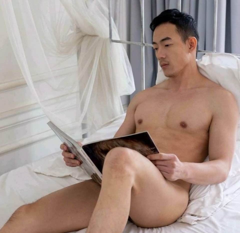 หนุ่มหล่อขึ้นปก 142