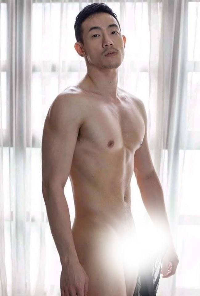 หนุ่มหล่อขึ้นปก 142