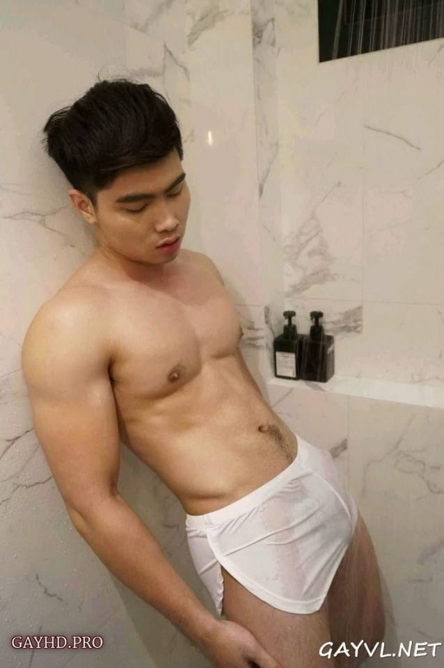 หนุ่มหล่อขึ้นปก 143