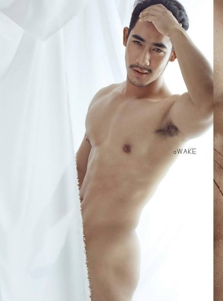 หนุ่มหล่อขึ้นปก 145