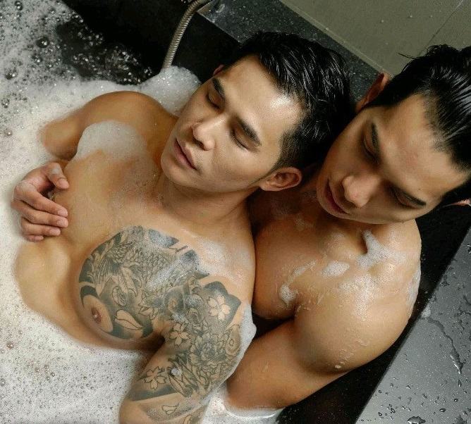 หนุ่มหล่อขึ้นปก 147