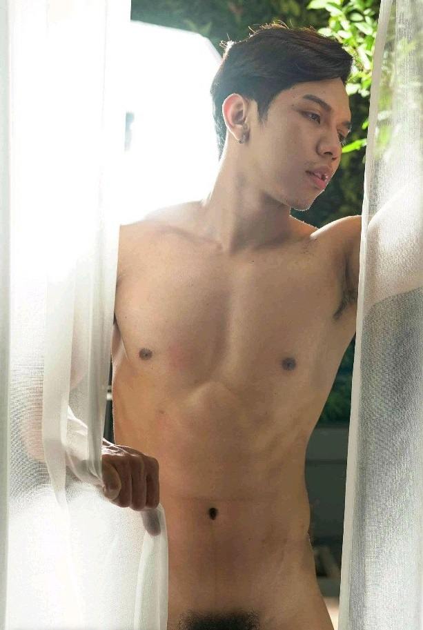 หนุ่มหล่อขึ้นปก 147