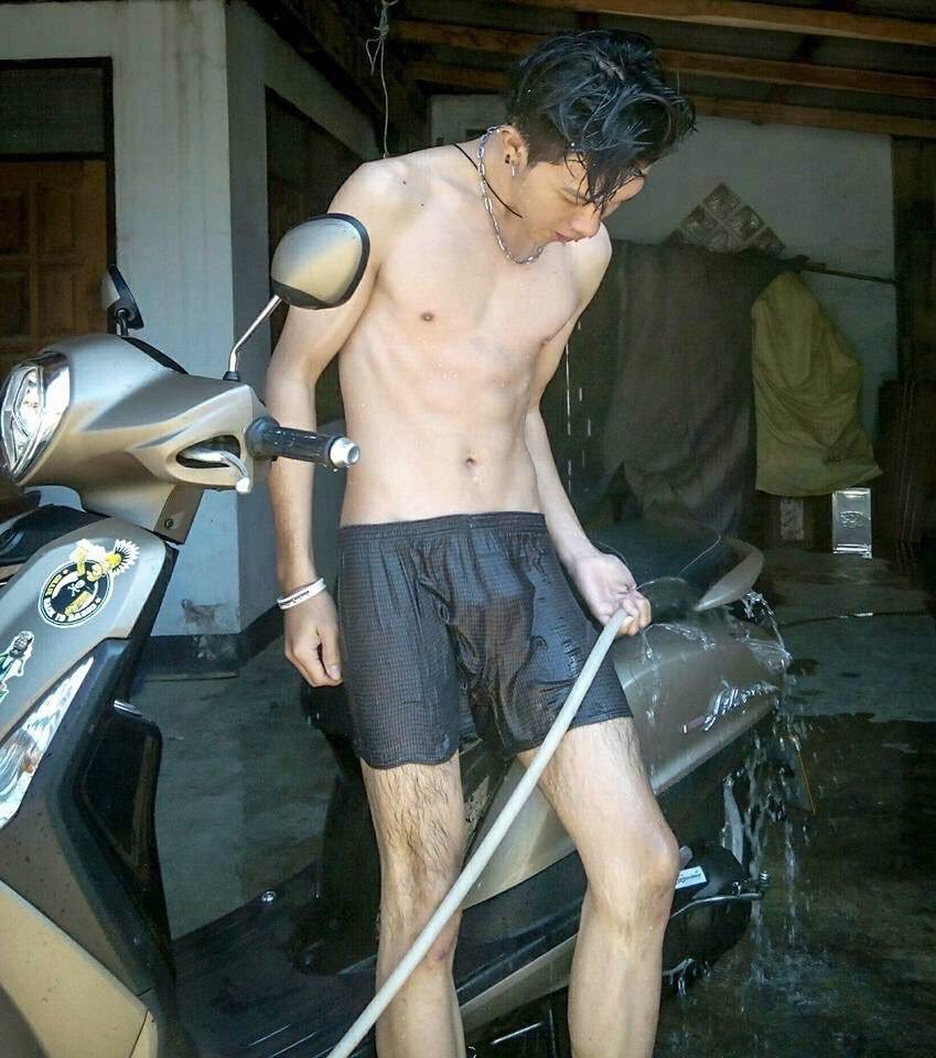 ดีต่อใจ#515หนุ่มหล่อ..ล้างรถ