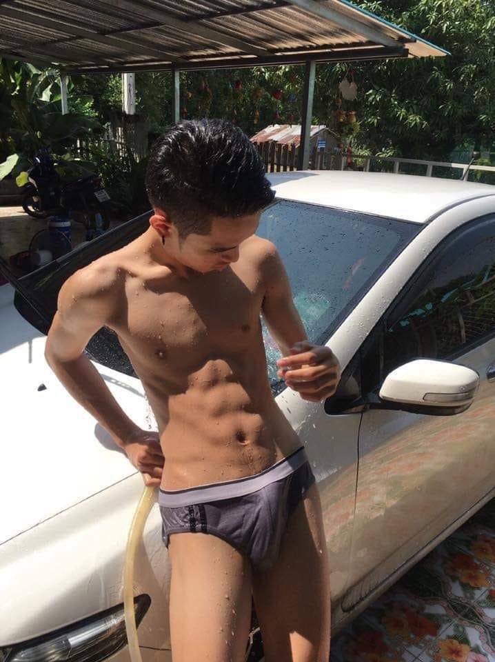 ดีต่อใจ#515หนุ่มหล่อ..ล้างรถ