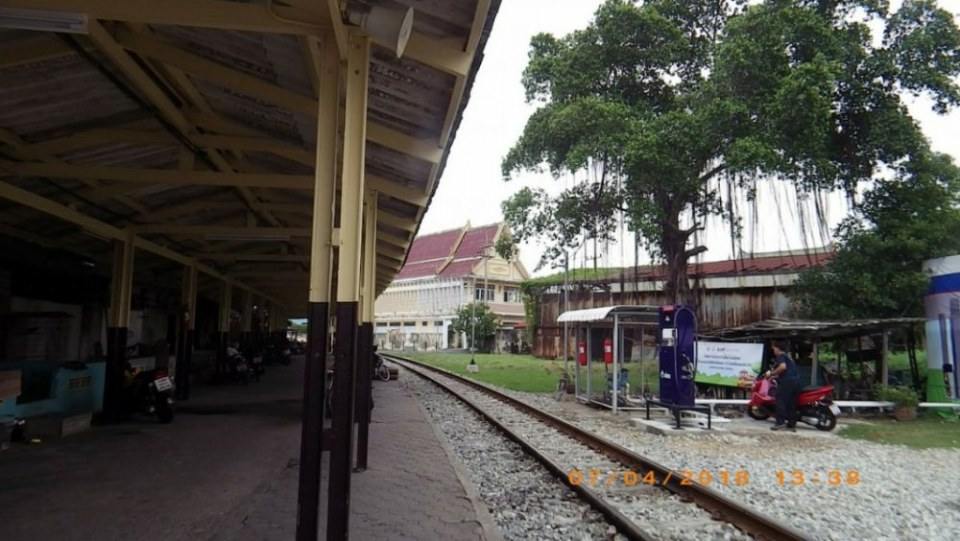 สถานีรถไฟบ้านแหลม