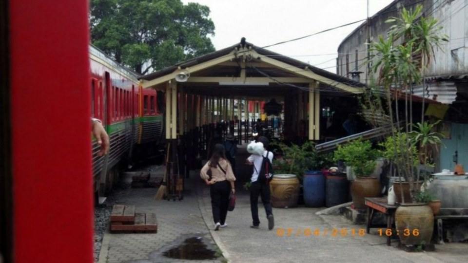 สถานีรถไฟบ้านแหลม