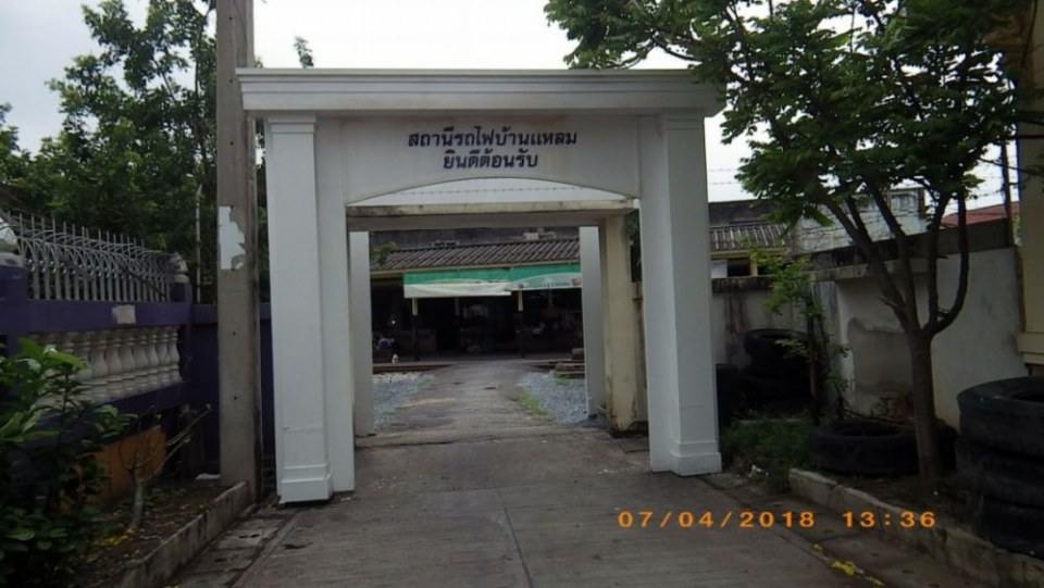 เข้าประตูแล้วให้เลี้ยวขวา ตัวสถานีมองไม่เห็น
