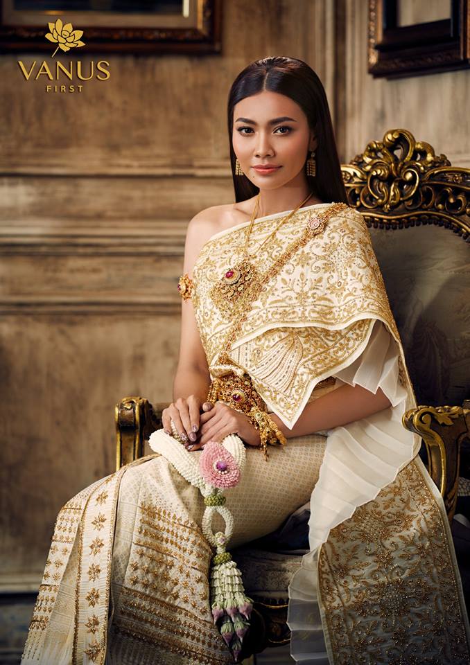 แก้ม วิชญาณี  เปียกลิ่น งามสง่าในชุดไทย Vanus Couture - วนัช กูตูร์ #Thailand