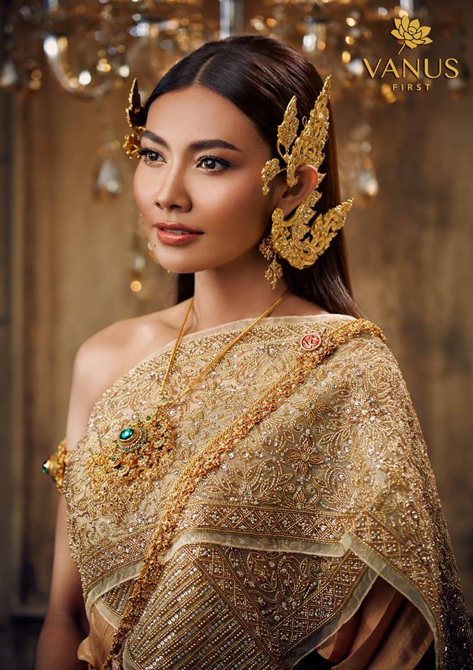 แก้ม วิชญาณี  เปียกลิ่น งามสง่าในชุดไทย Vanus Couture - วนัช กูตูร์ #Thailand