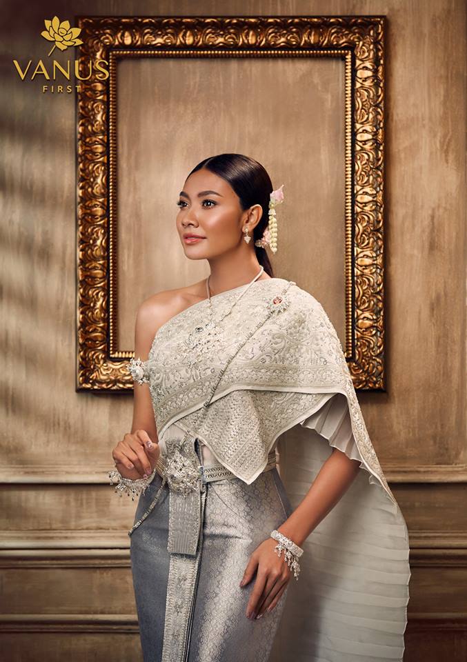 แก้ม วิชญาณี  เปียกลิ่น งามสง่าในชุดไทย Vanus Couture - วนัช กูตูร์ #Thailand