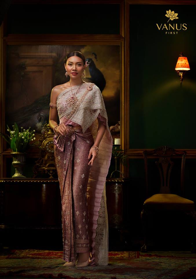 แก้ม วิชญาณี  เปียกลิ่น งามสง่าในชุดไทย Vanus Couture - วนัช กูตูร์ #Thailand