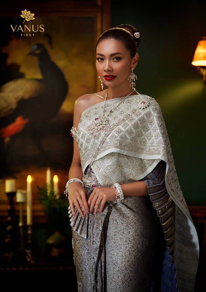 แก้ม วิชญาณี  เปียกลิ่น งามสง่าในชุดไทย Vanus Couture - วนัช กูตูร์ #Thailand