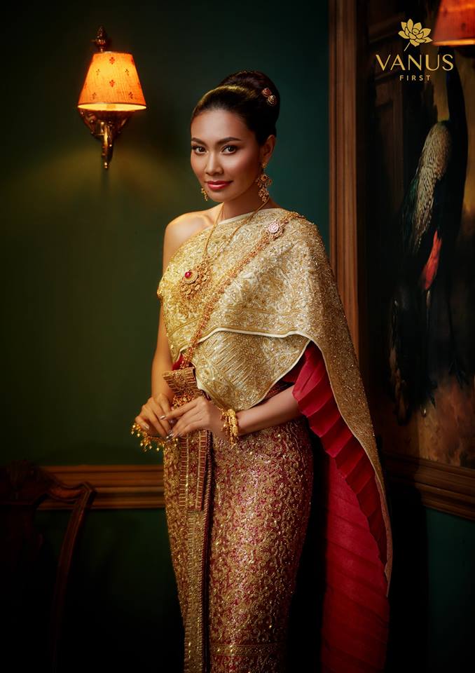 แก้ม วิชญาณี  เปียกลิ่น งามสง่าในชุดไทย Vanus Couture - วนัช กูตูร์ #Thailand