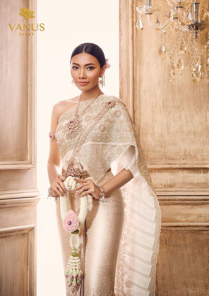 แก้ม วิชญาณี  เปียกลิ่น งามสง่าในชุดไทย Vanus Couture - วนัช กูตูร์ #Thailand