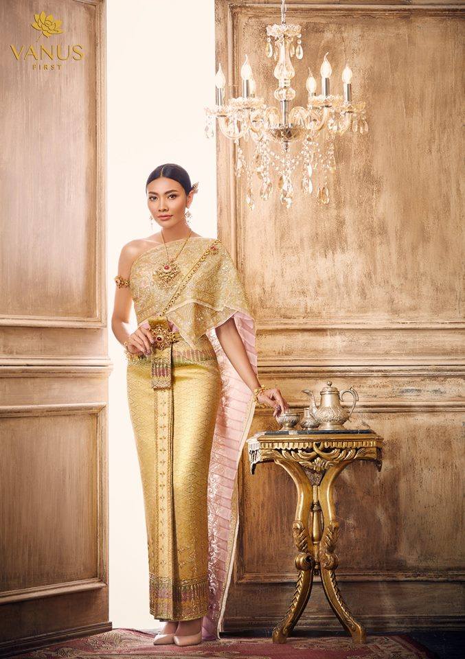 แก้ม วิชญาณี  เปียกลิ่น งามสง่าในชุดไทย Vanus Couture - วนัช กูตูร์ #Thailand