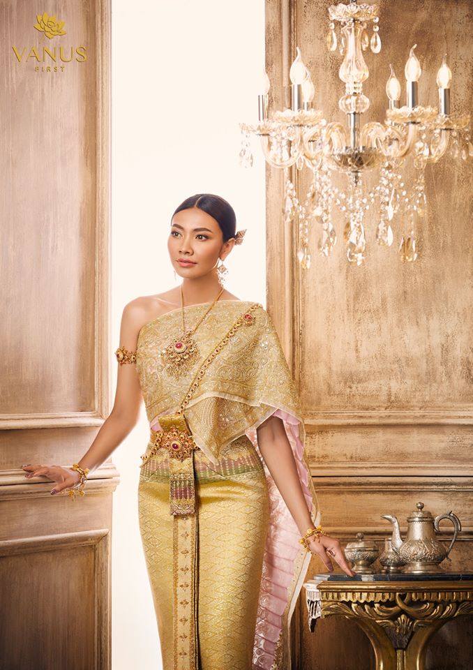 แก้ม วิชญาณี  เปียกลิ่น งามสง่าในชุดไทย Vanus Couture - วนัช กูตูร์ #Thailand