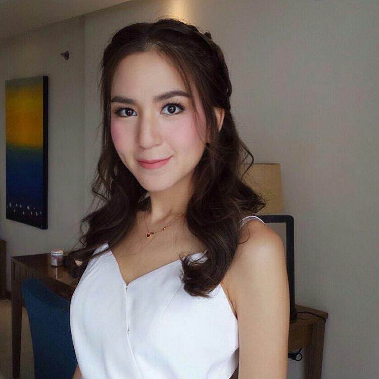 พลอย ชิดจันทร์
