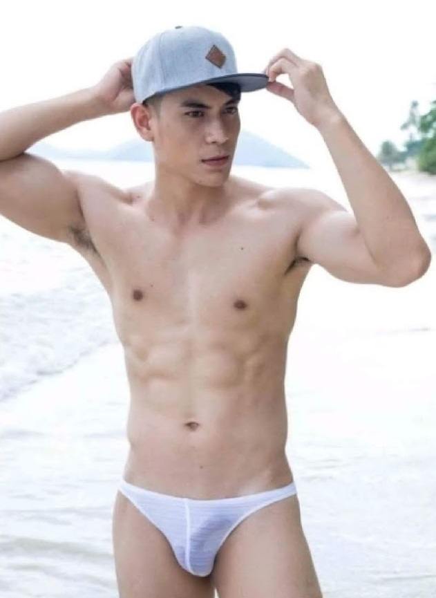 หนุ่มหล่อขึ้นปก 153
