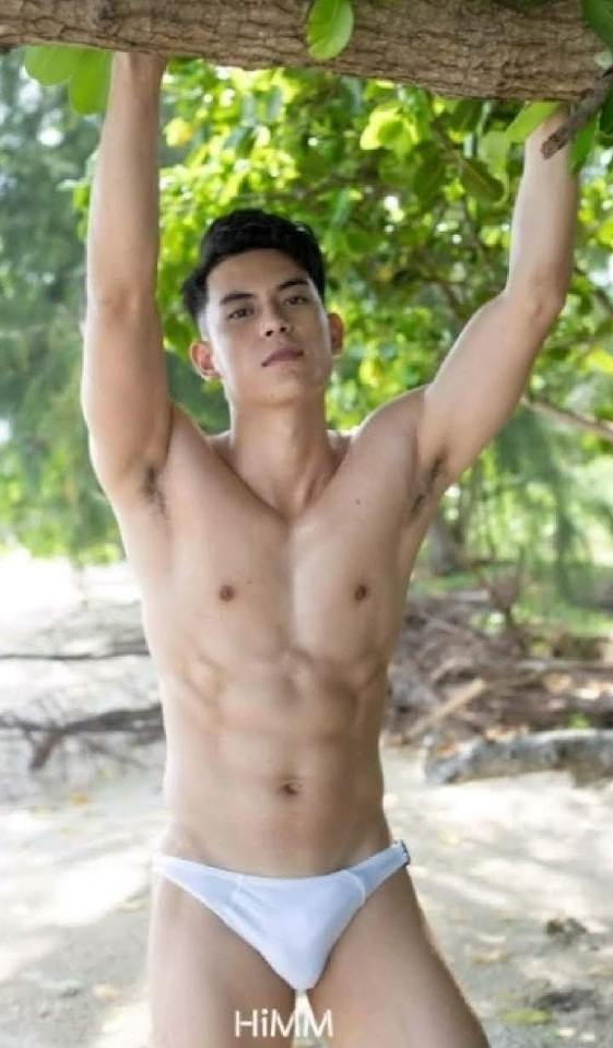 หนุ่มหล่อขึ้นปก 153