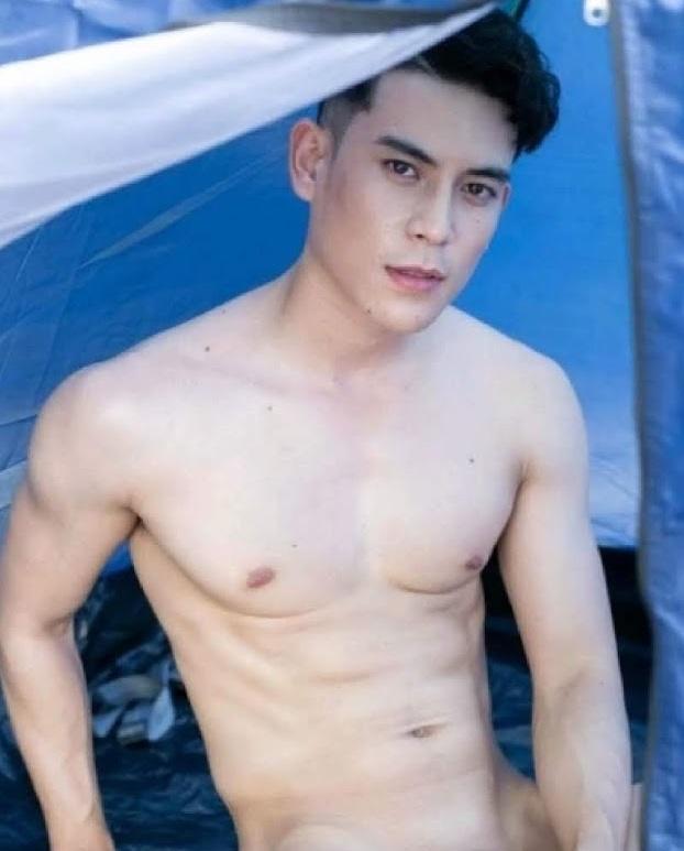 หนุ่มหล่อขึ้นปก 153