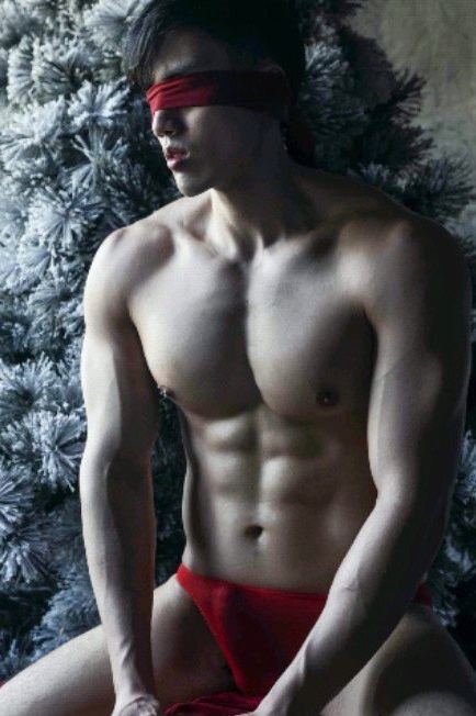 หนุ่มหล่อขึ้นปก 155