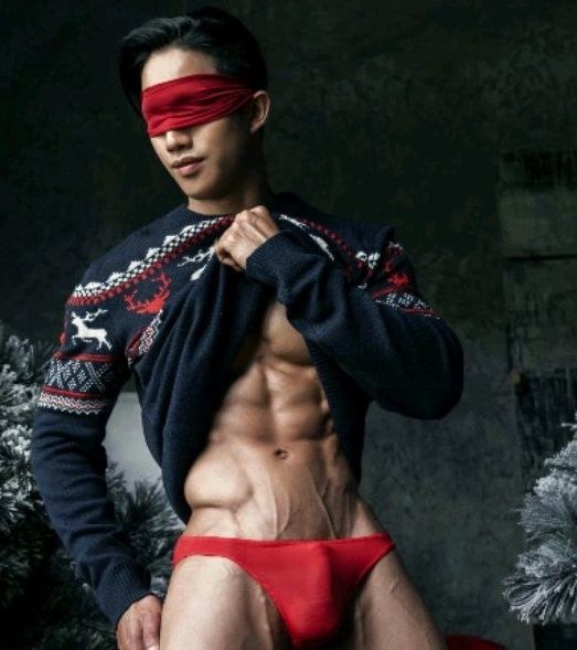 หนุ่มหล่อขึ้นปก 155