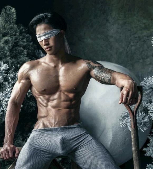 หนุ่มหล่อขึ้นปก 155