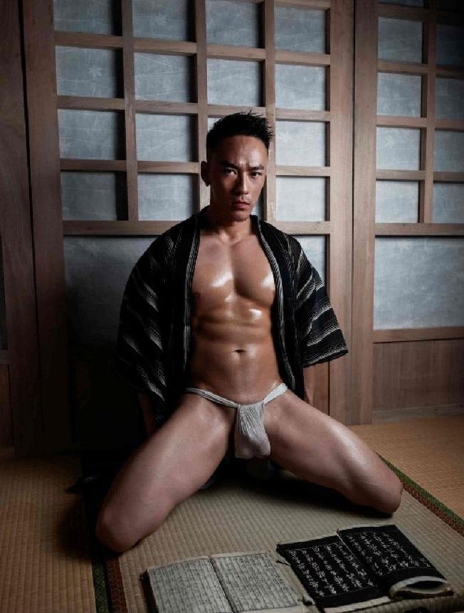 หนุ่มหล่อขึ้นปก 157