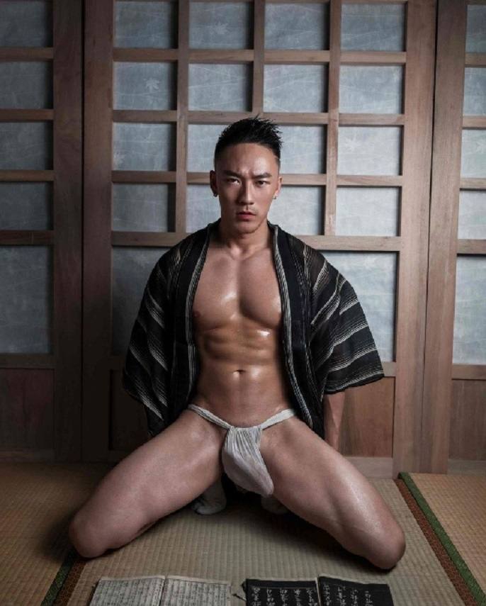 หนุ่มหล่อขึ้นปก 157