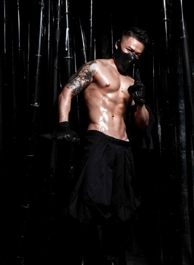 หนุ่มหล่อขึ้นปก 157