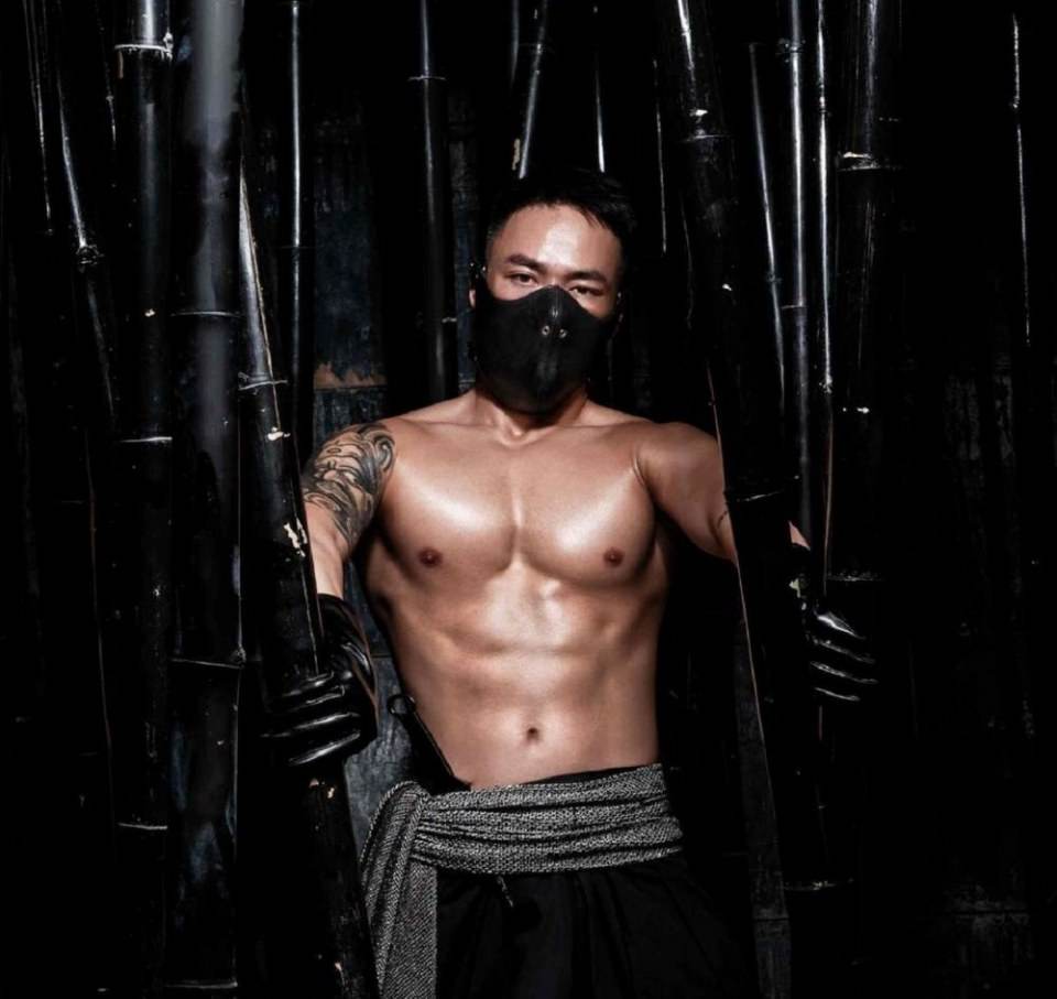 หนุ่มหล่อขึ้นปก 157