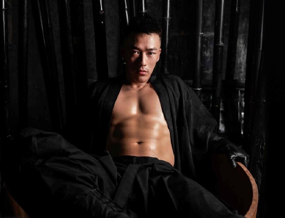 หนุ่มหล่อขึ้นปก 157