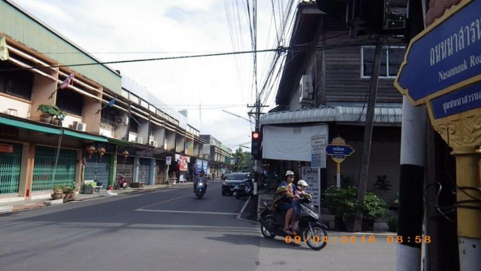 ตลาด อ.บ้านนาสาร
