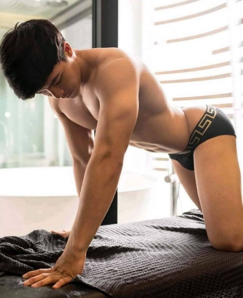 หนุ่มหล่อขึ้นปก 162