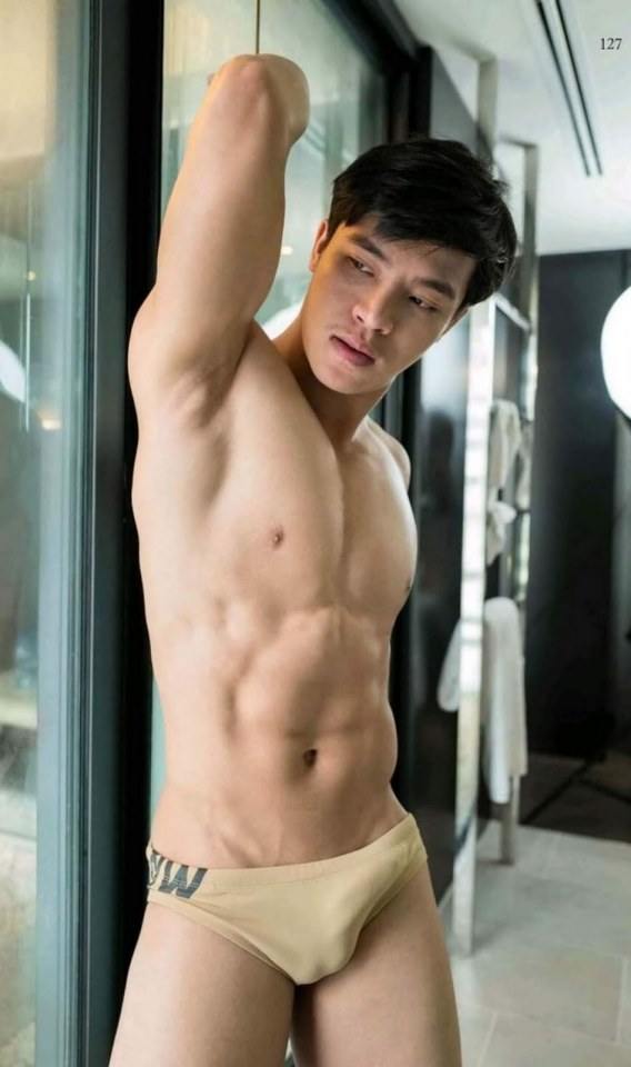หนุ่มหล่อขึ้นปก 162
