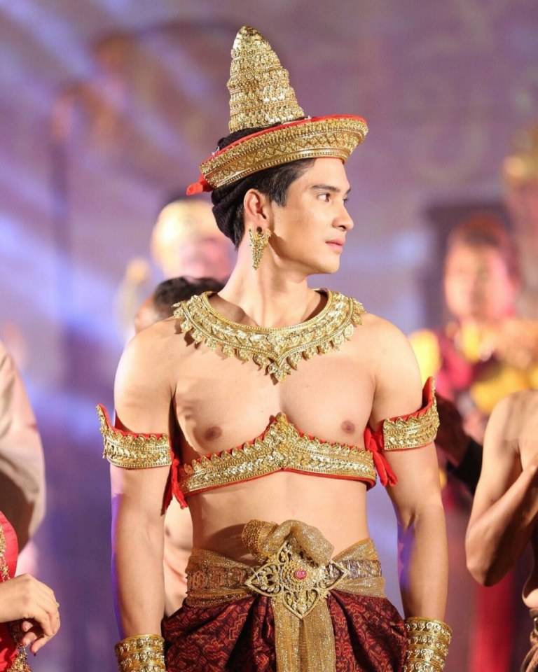 ดีต่อใจ#557ไมค์ ภัทรเดช งานแสดงแสงสีเสียง"ขึ้นเขาพนมรุ้ง"