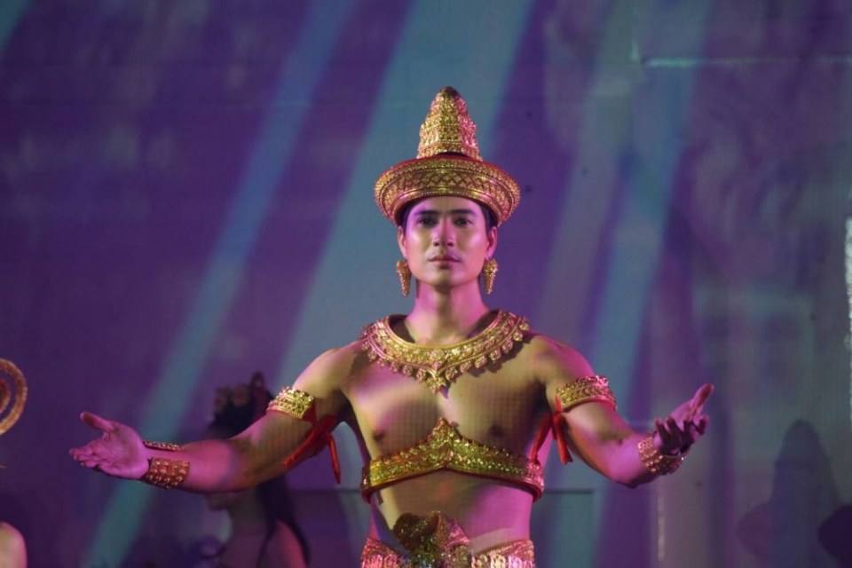 ดีต่อใจ#557ไมค์ ภัทรเดช งานแสดงแสงสีเสียง"ขึ้นเขาพนมรุ้ง"